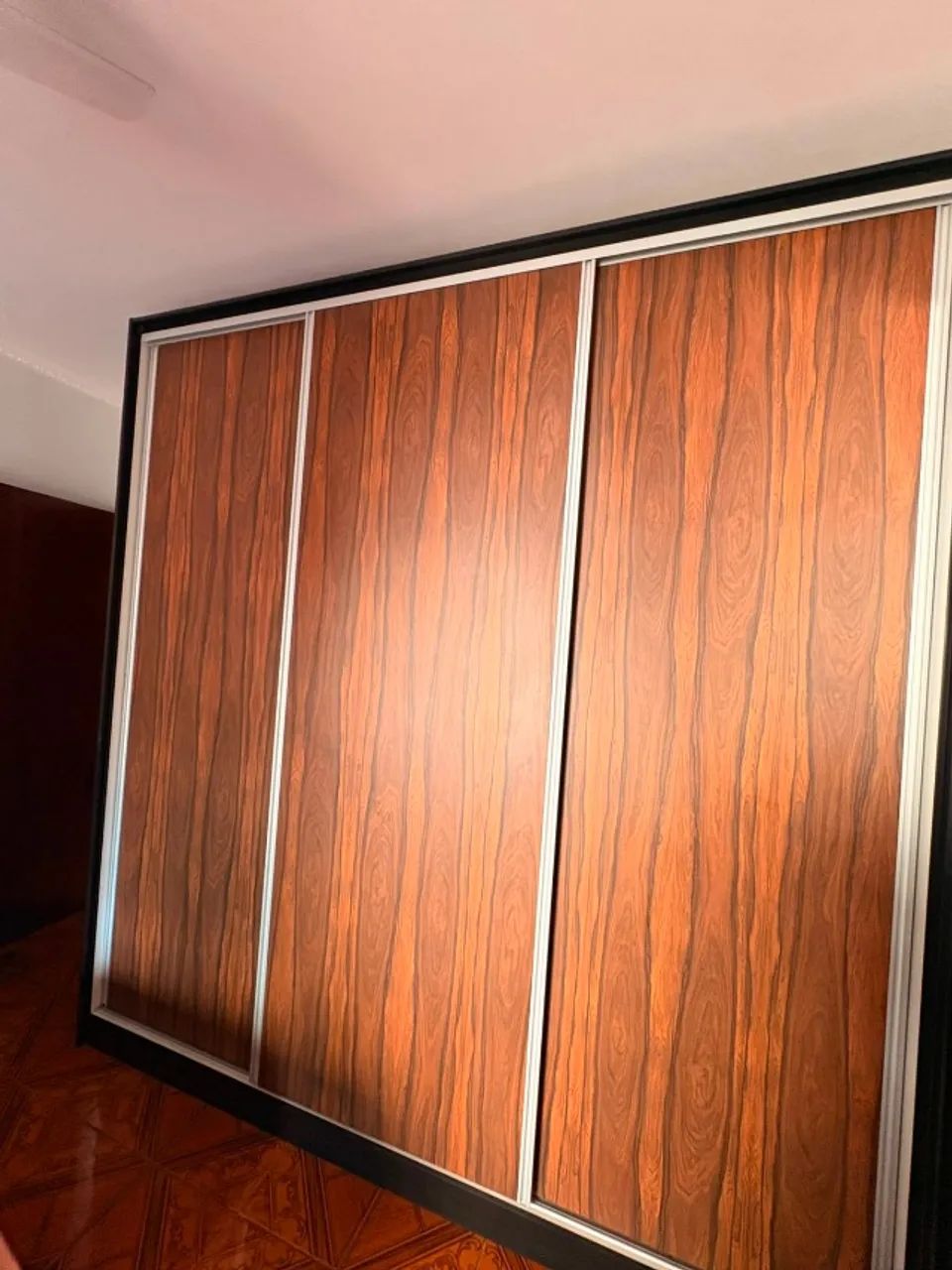 Guarda Roupa Madeirado com Preto