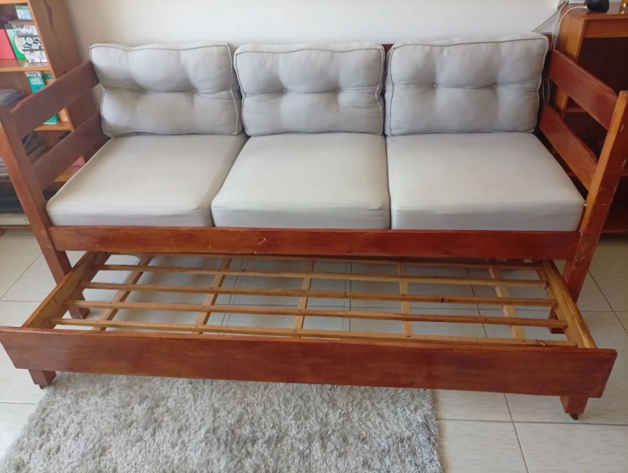 Sofá cama em madeira. - Foto 4