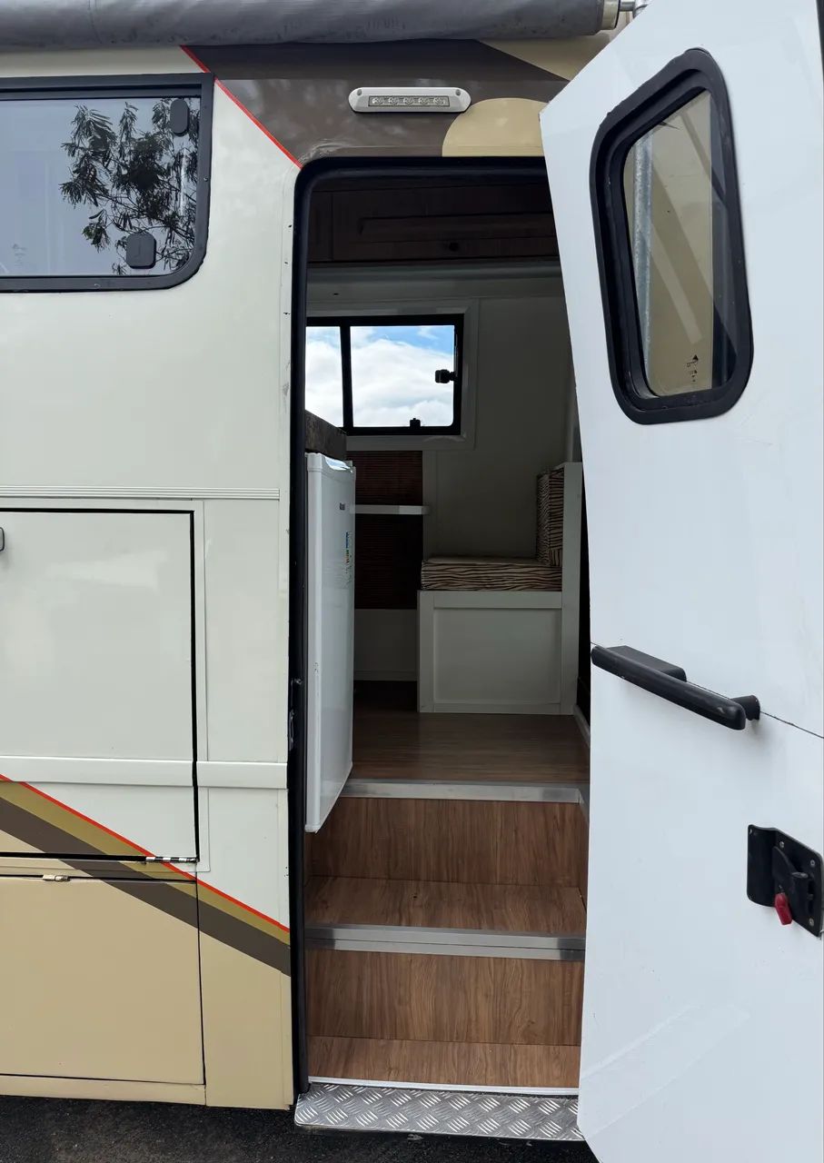 Motorhome com beliche e teto alto  - Foto 2