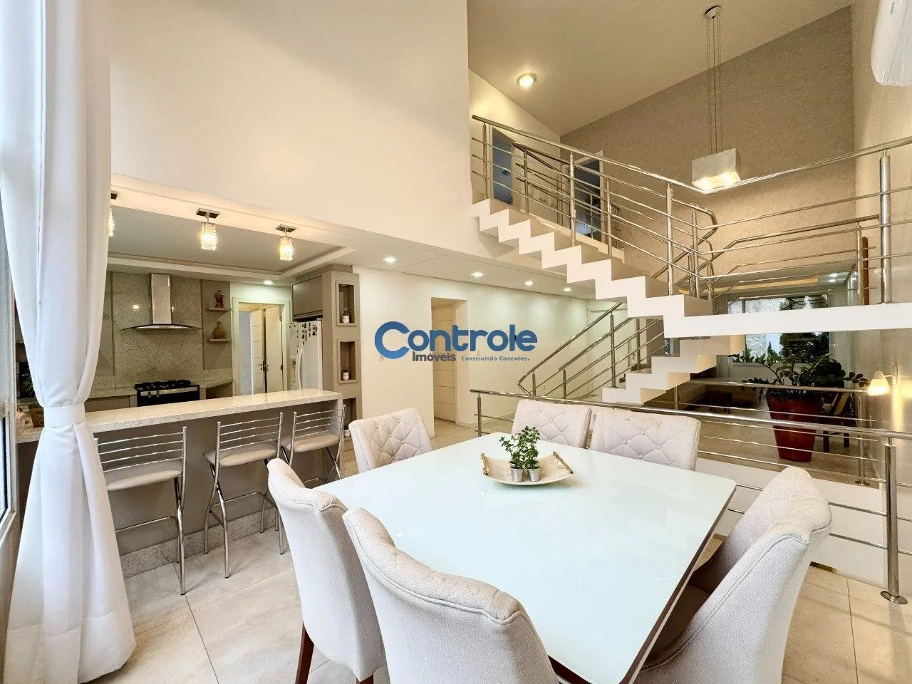 Casa com 3 dormitórios em Coqueiros!