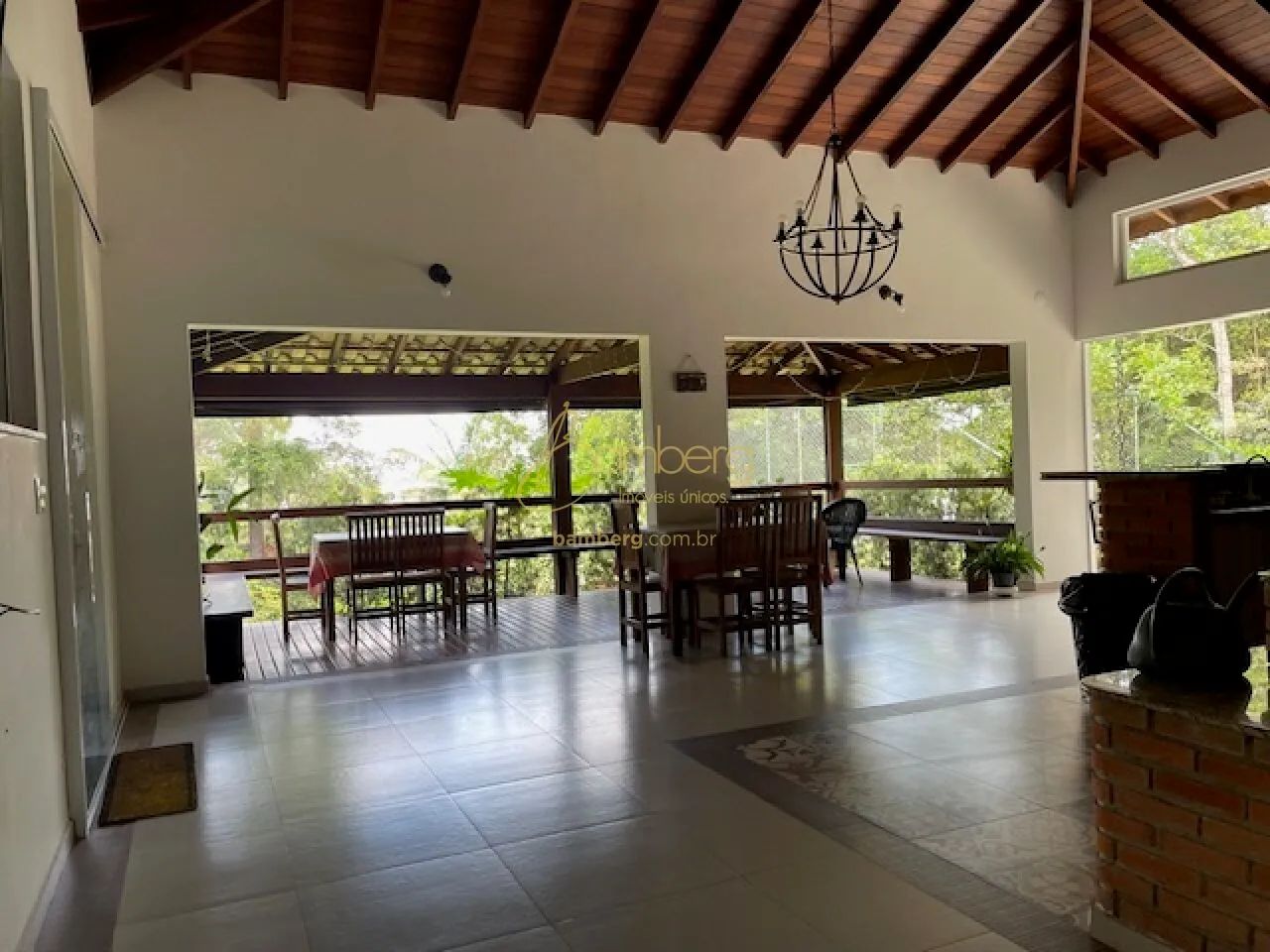 condomínio Iolanda casa com 550m² Área útil