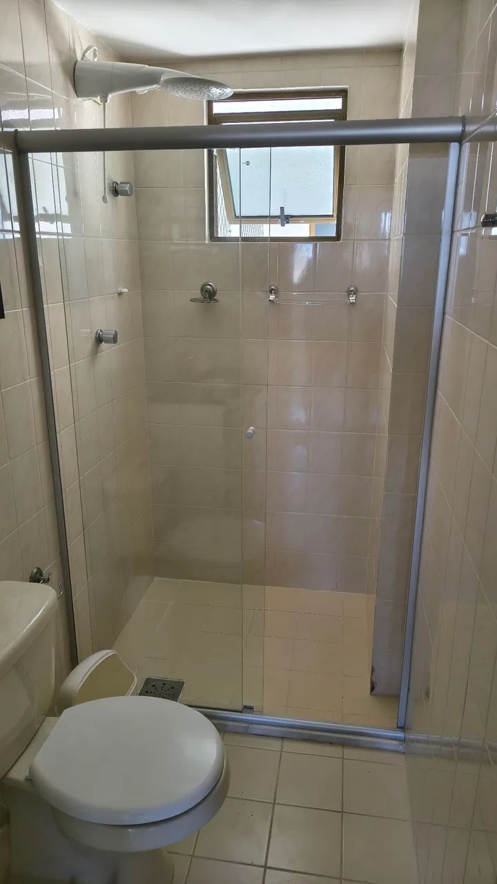 Vendo Box de vidro semi novo