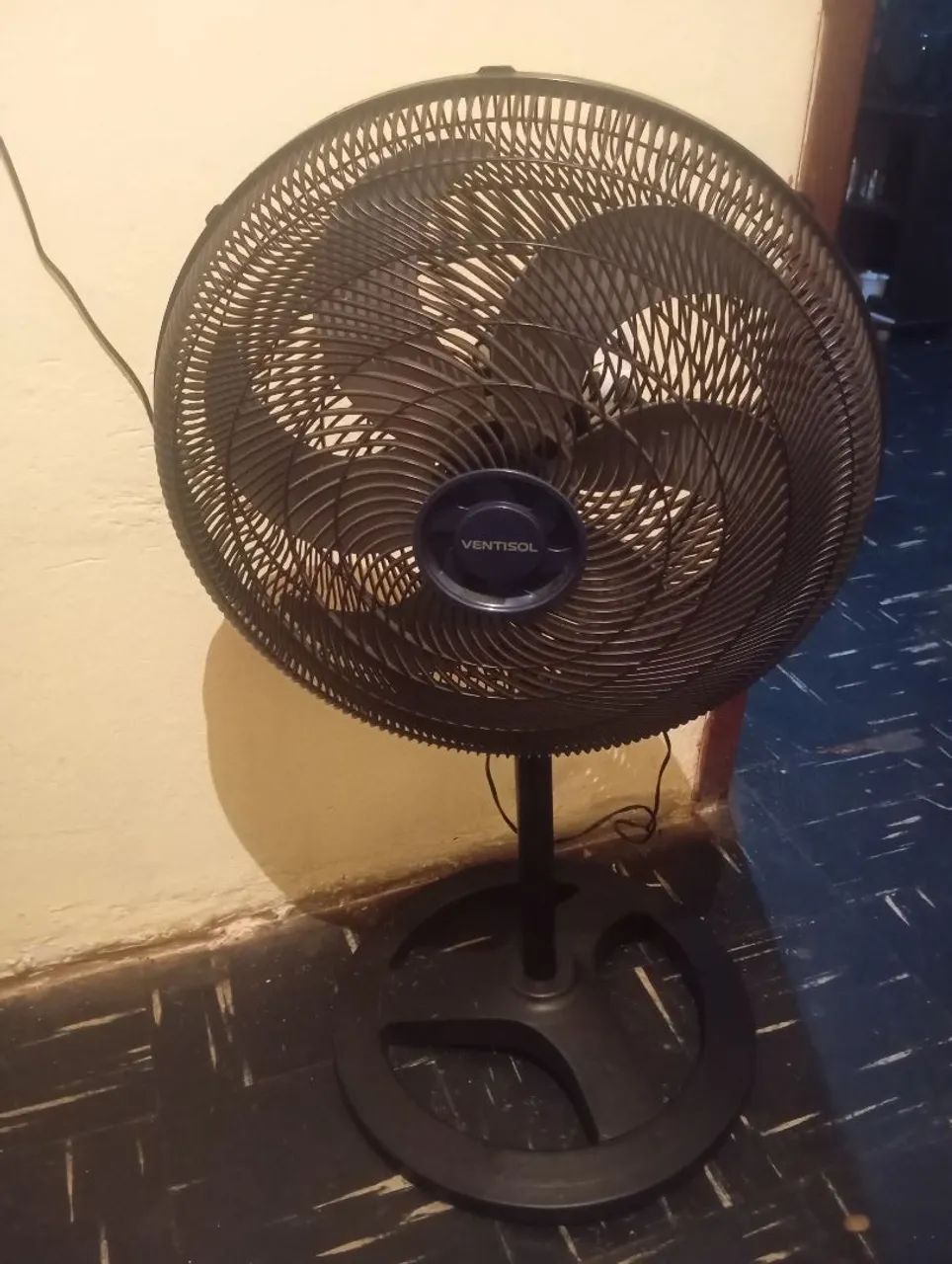 Ventilador ventisol 6 pas ótimo estado.
