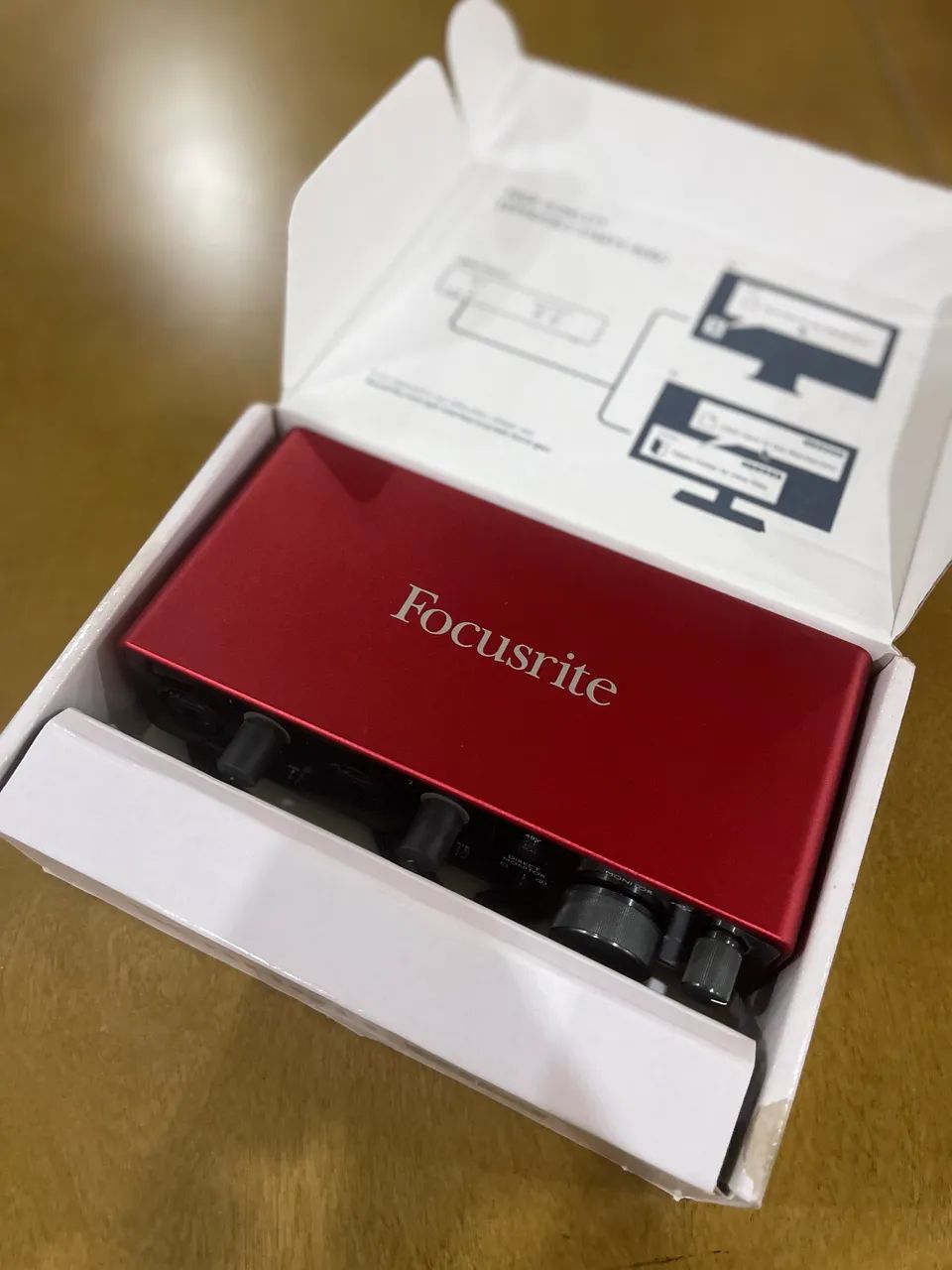 Interface Focusrite 2i2 (com plastico)  - Foto 5