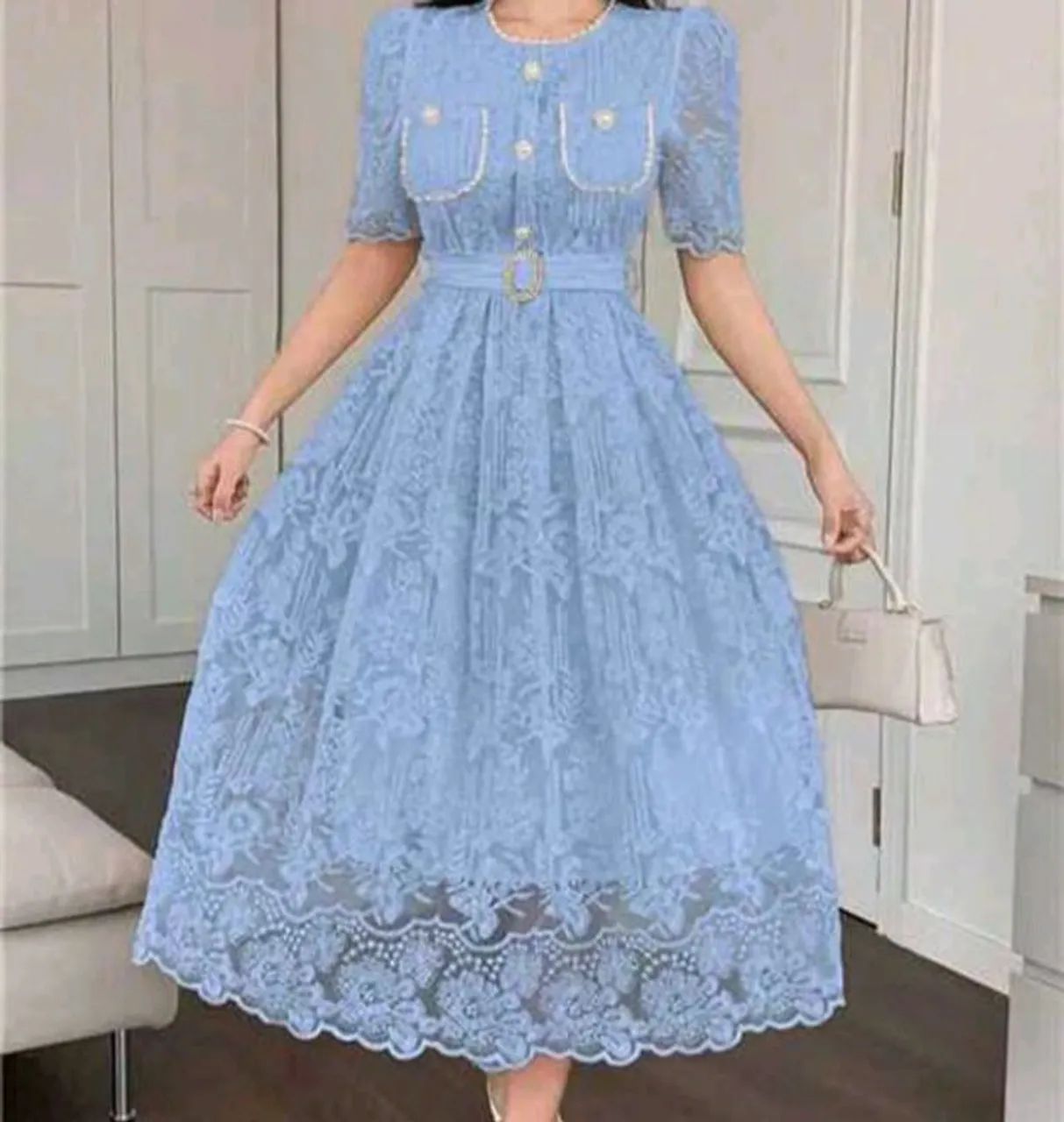 Lindo vestido de renda azul