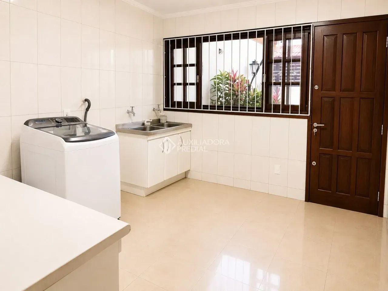 Ampla Casa com 5 dormitórios, Piscina e Área de Lazer Completa em Capoeiras - Foto 5