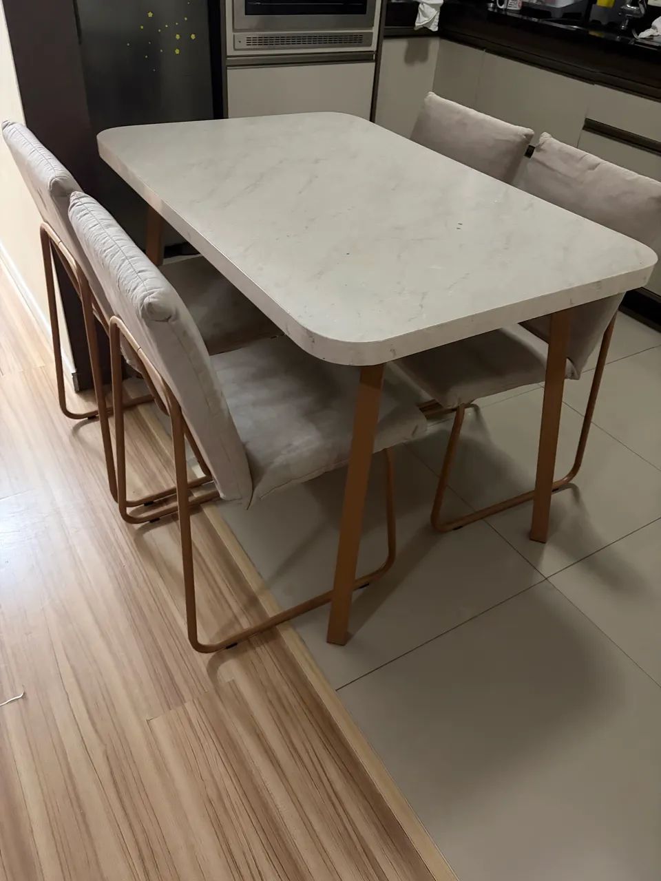 Vendo mesa com 4 cadeiras - Foto 5