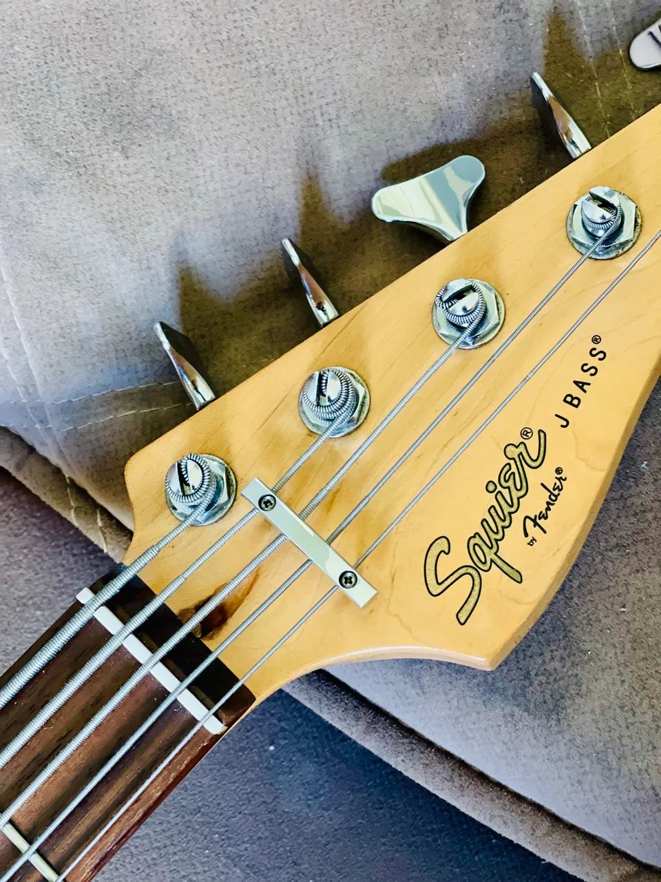 SQUIER JAZZ BASS AFFINITY V CUSTOM MOD - Foto 4