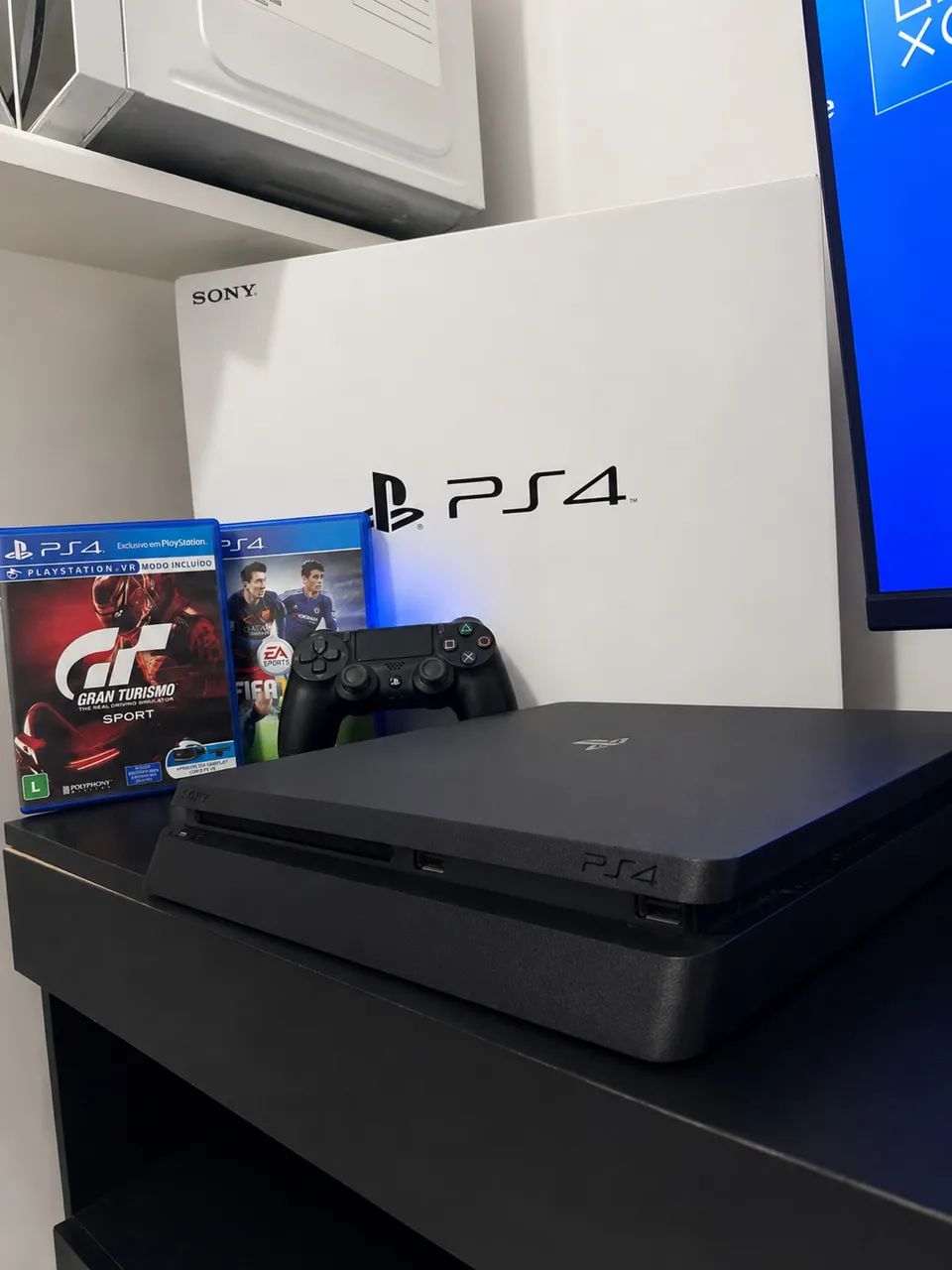 PlayStation 4 - impecável com caixa 