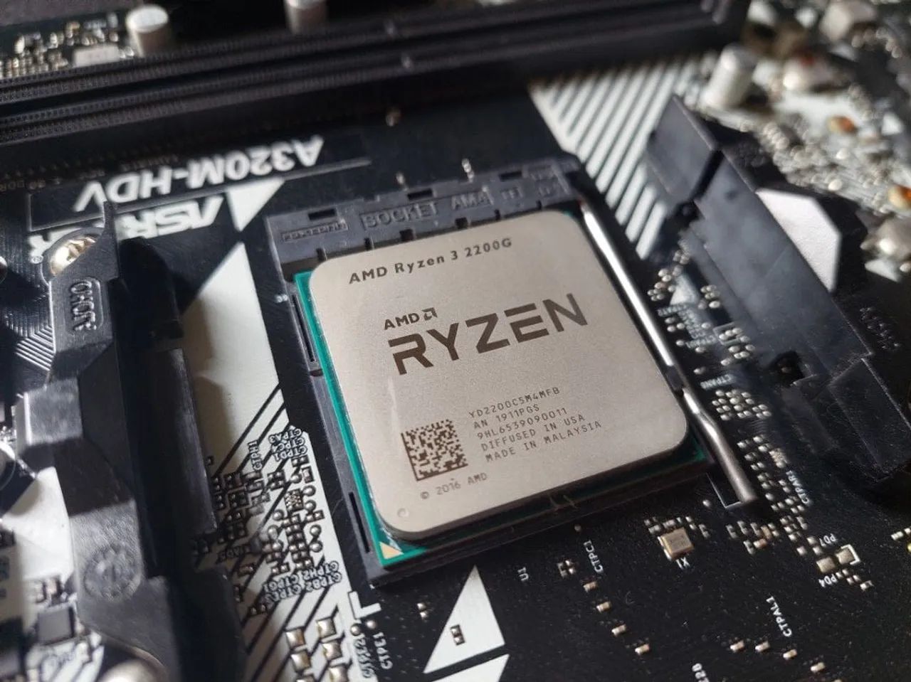 Processador AM4 Ryzen 3 2200G Gráficos Integrados, Perfeito Estado - Foto 3