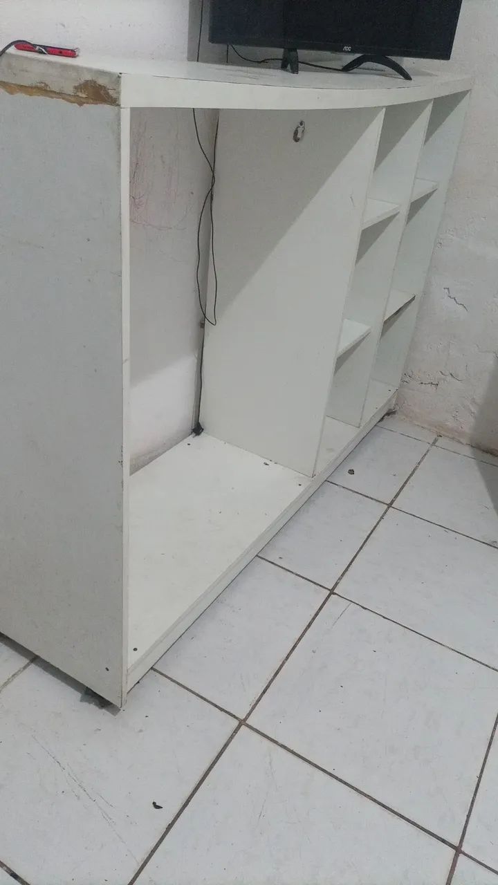 Balcão prateleira com arara