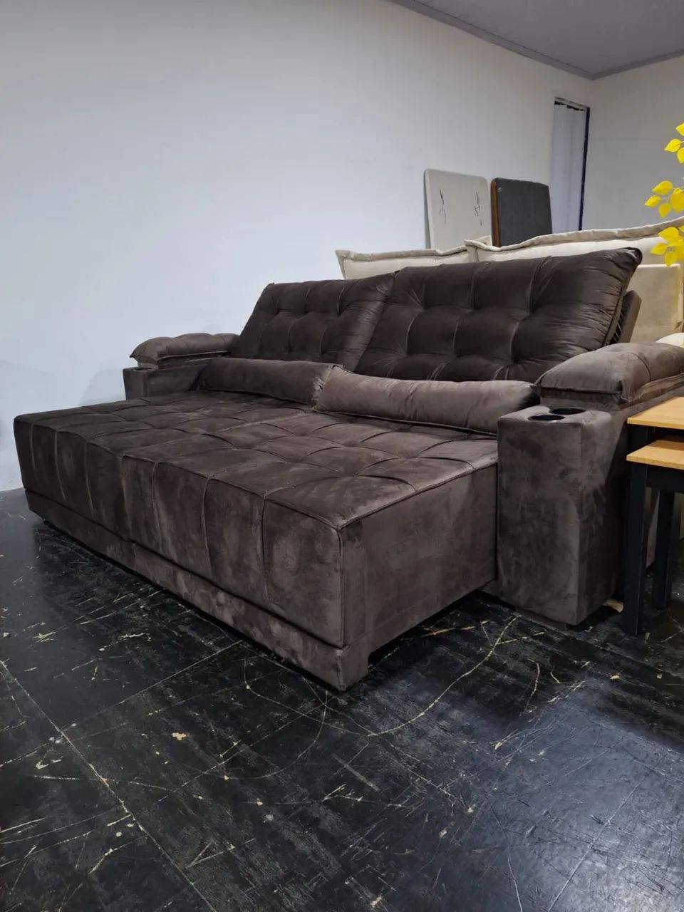 Sofá marrom 2.50m com porta copo - Foto 3