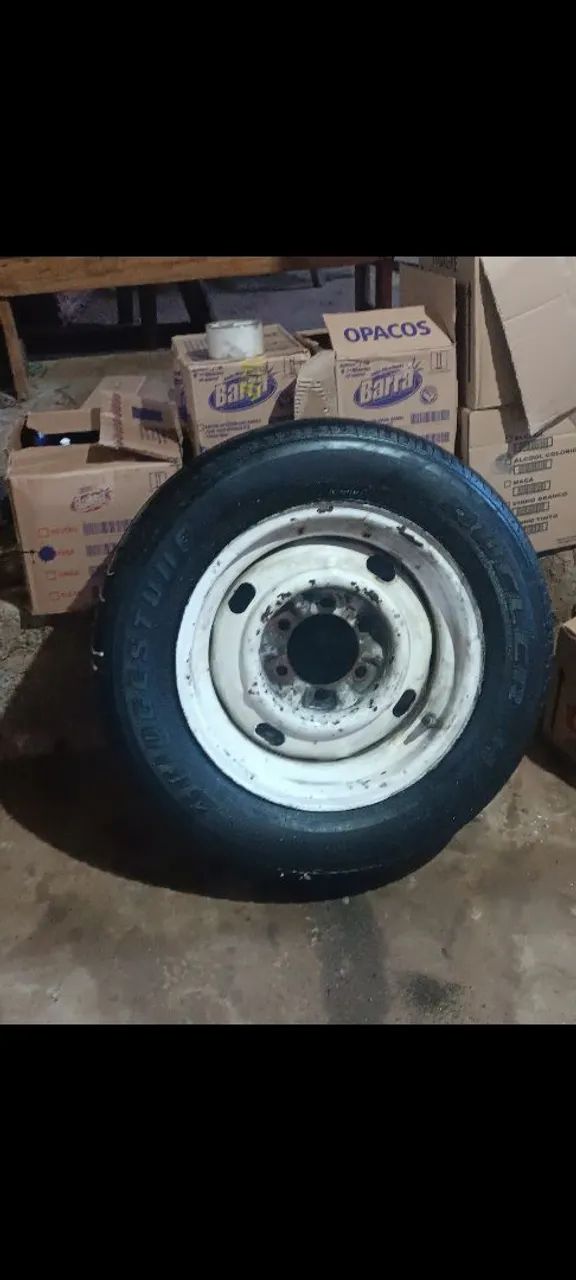 Roda com pneu aro 16