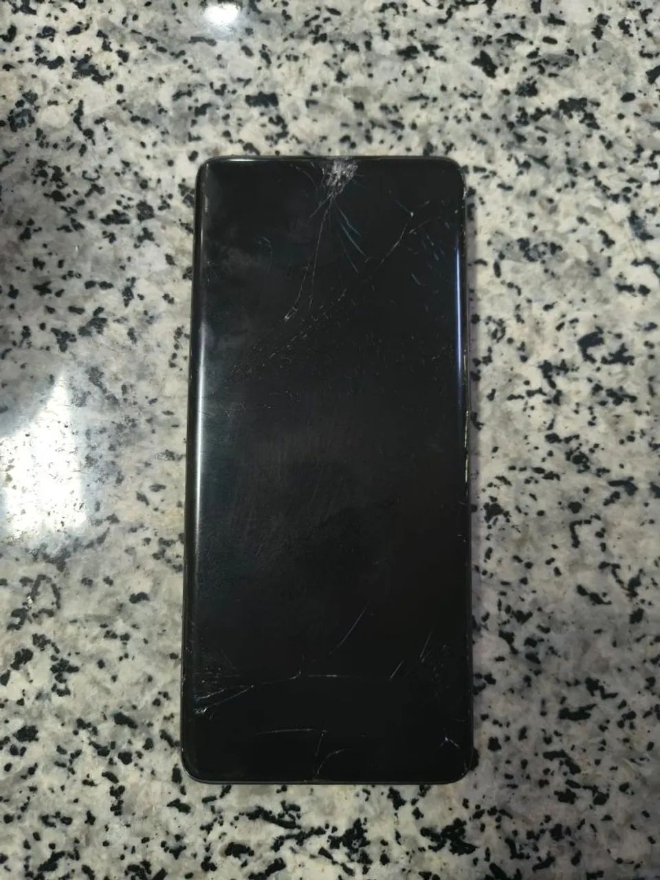 Moto Edge 40 neo danificado 