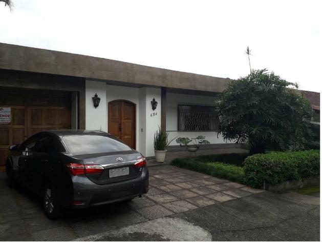 Simone Freitas Imóveis- Vende-se Casa no Tangerinal- Volta Redonda