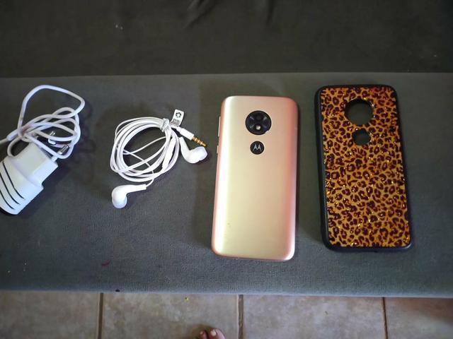 Estou vendendo esse celular moto E5 com 32 GB e acessórios - Foto 3