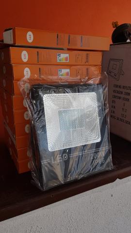 Vendo refletores led 200wts aprova dgua cada custa cada um custa 250.00 reais - Foto 2