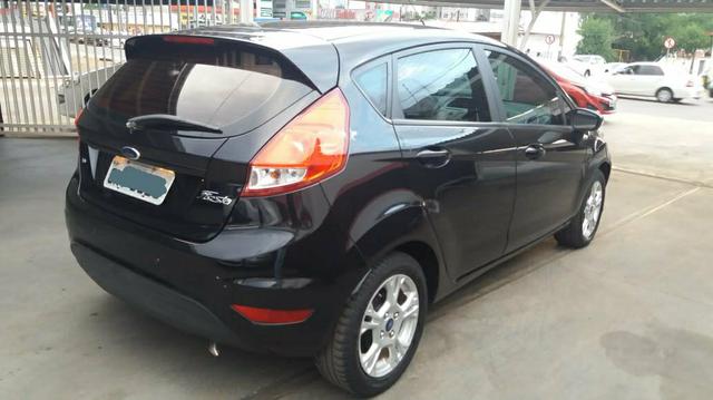 FIESTA HATCH 1.6 14/14 automático, Entrada 6.900 + 48 x 1.074.00 aceito carta de crédito - Foto 6
