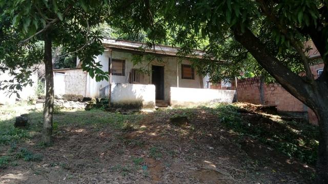 Casa com dois terrenos juntos
