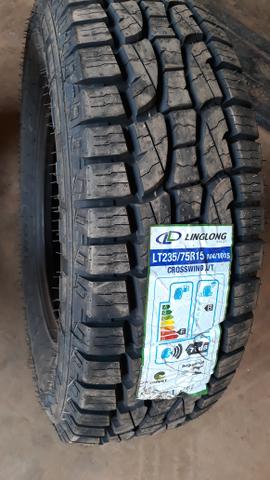 PNEU 235/75R15 misto