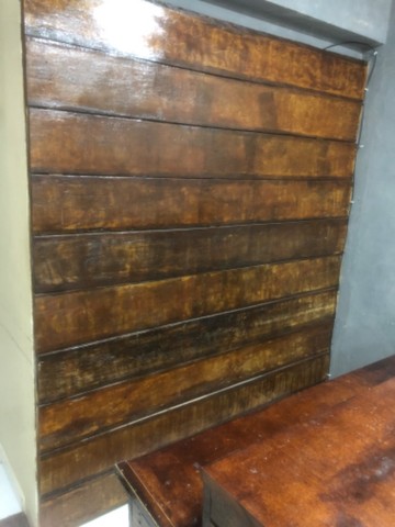 Caixa/Balcão madeira e painel placas de madeira envernizada/palete  - Foto 4