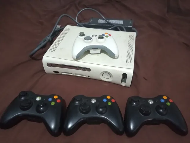 Xbox 360 Original // Desbloqueado Com Jogos A Sua Escolha + 2 Controles  Originais + Kinect + Embalagem Original + 1 Ano De Garantia Total !!!