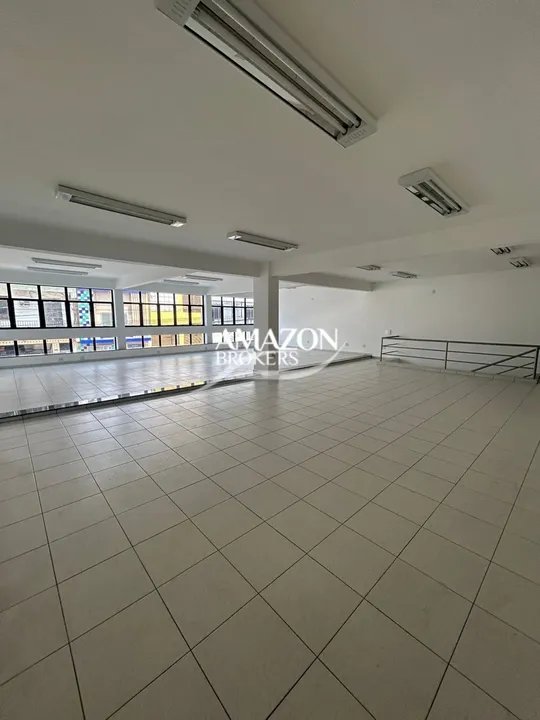 Centro - 1.900 m2 - 09 salões - 10 vagas - Ponto comercial - Alugo