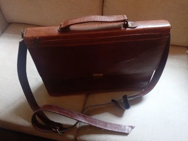 Executive leather folder.462823109878753281