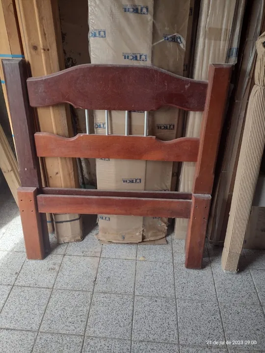Cama de madeira
