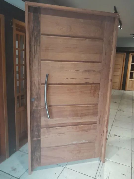 Porta pivotante 118x214mt madeira Angelim ÚLTIMA PEÇA 