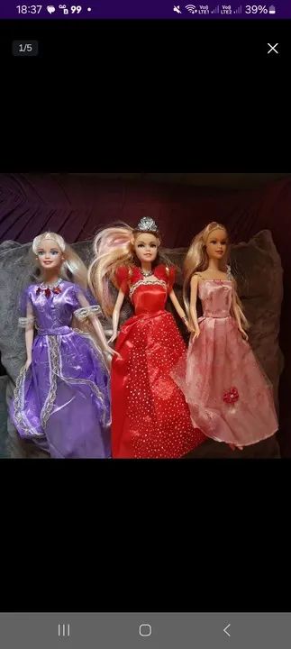 Três lindas bonecas