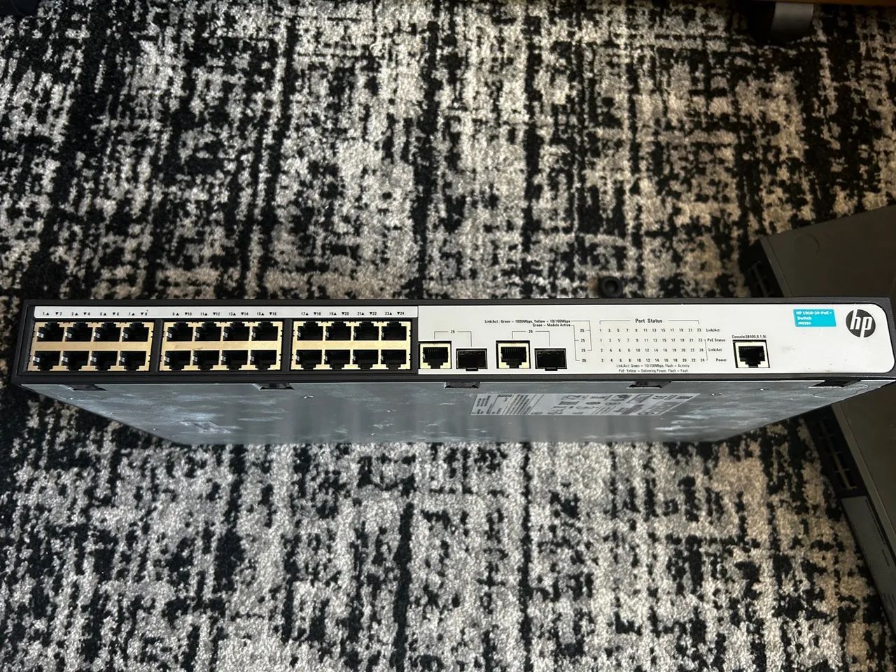 Switch HP 24P Gigabyte PoE + 2 SFP