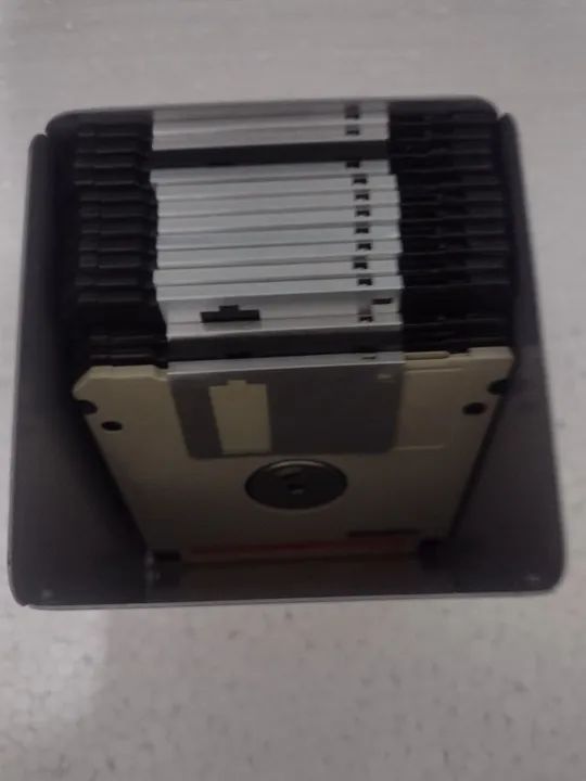 Lote Com Case Mais12 Disquetes Antigos - Foto 3