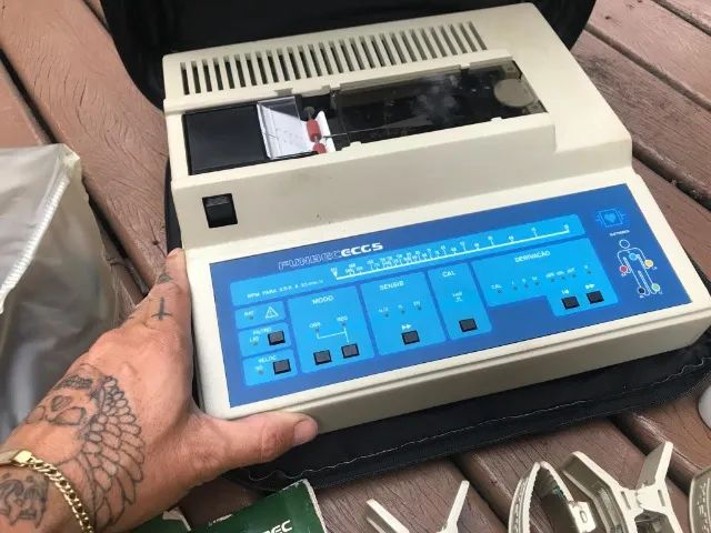 Ecafix Funbec ECG 5 eletrocardiógrafo