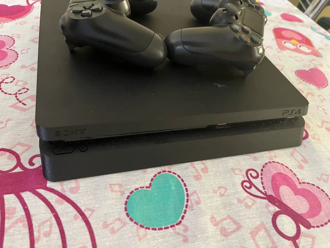 Ps4 com jogos na mídia vários jogos e dois fisico