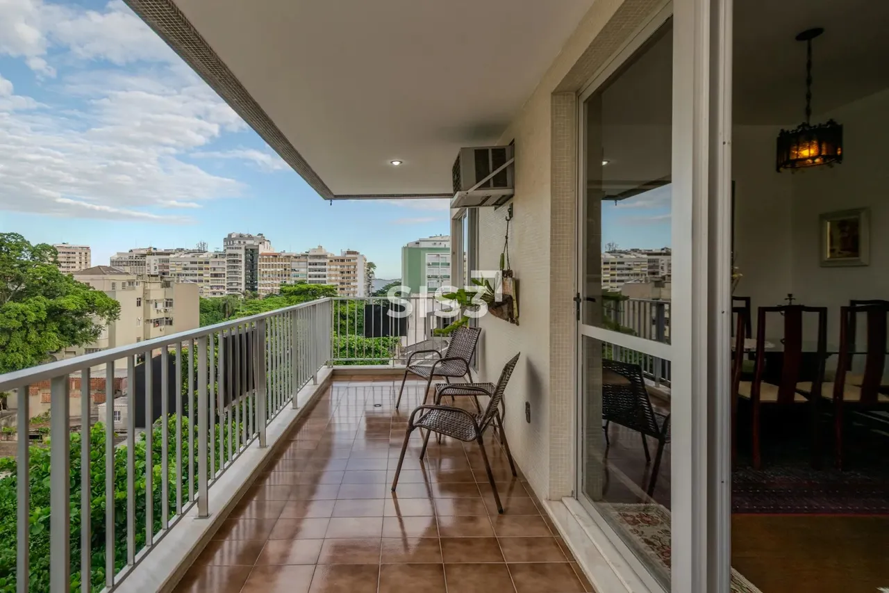 Apartamento com laje privativa à venda | 140 m² + 80 m² | Vista para o mar | 2 quartos | P