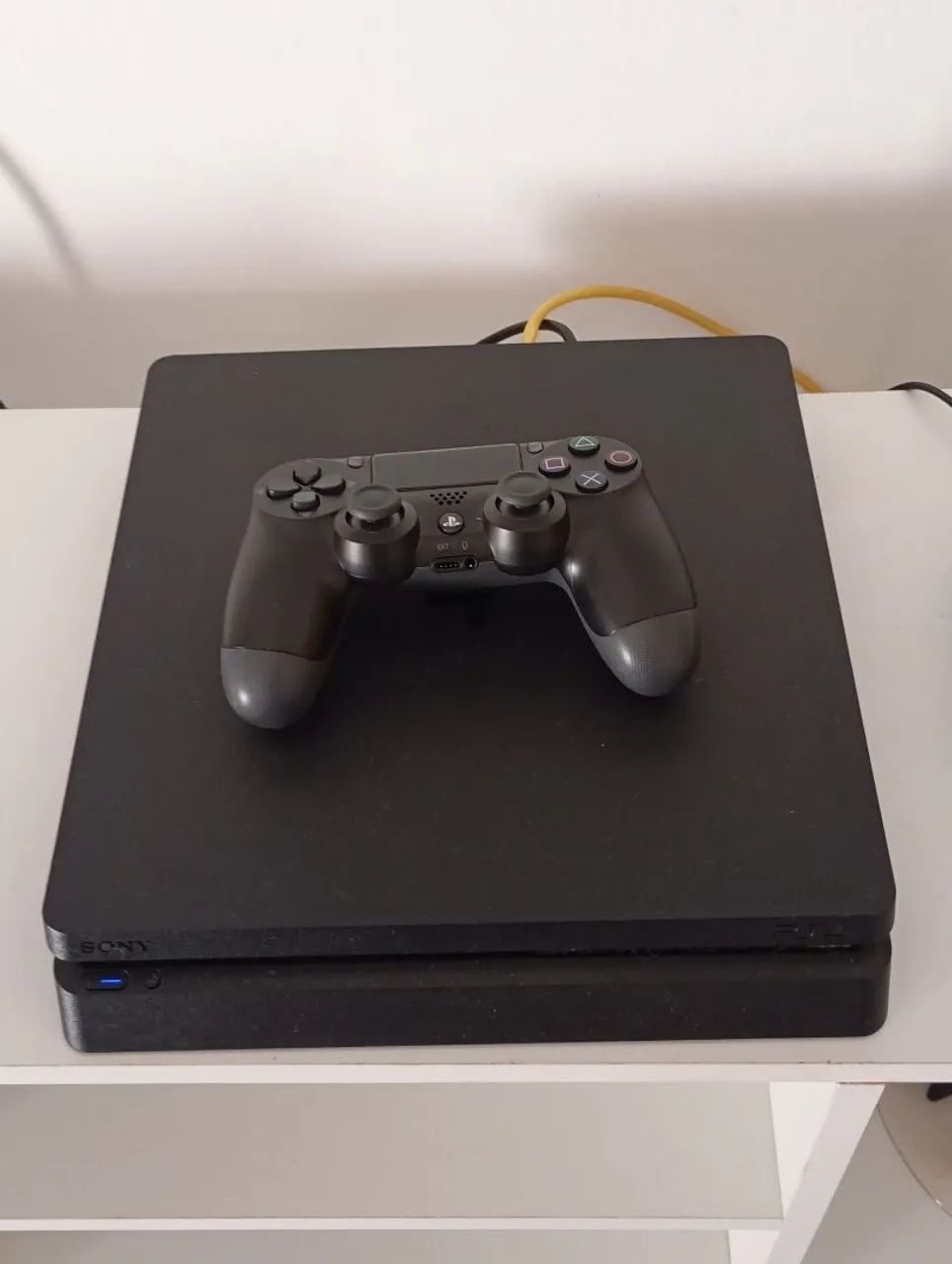 Playstation 4 Slim 1 terá 