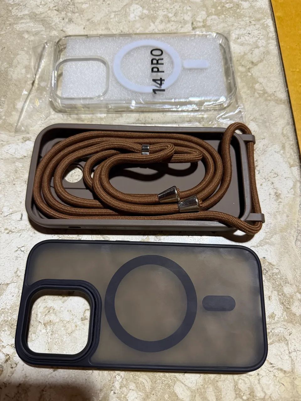 Kit 3 capinhas iPhone 14 Pro - 2 seminovas 1 sem uso - Foto 5