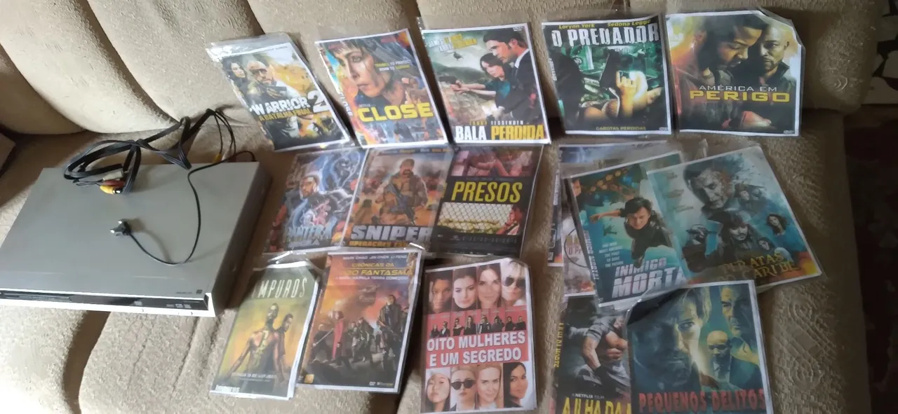 DVD Player com Filmes de Ação e Suspense