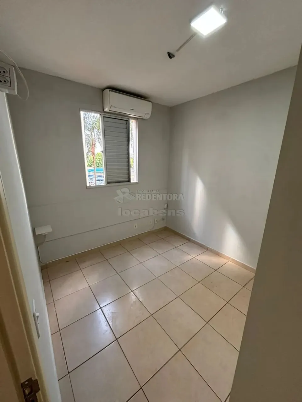 Casa com 3 dormitorios e 2 vaga de garagem no Residencial Jardins de Barcelona.