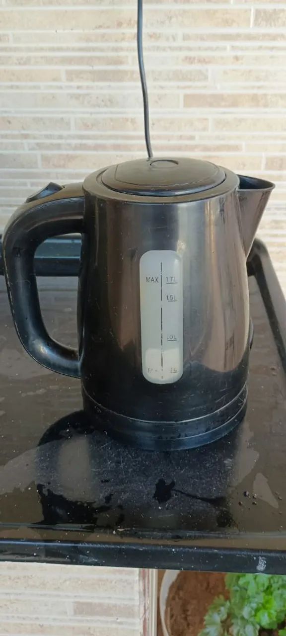 Chaleira Elétrica 1,7L usada