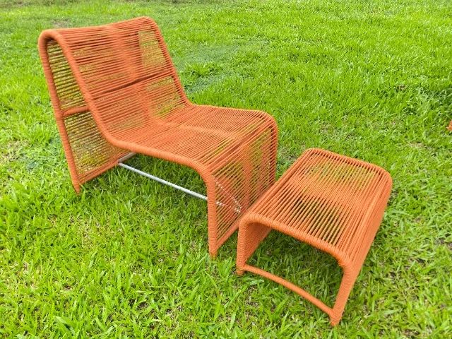 Relaxe com Estilo: Poltrona Venus com Descanso, Perfeita para Seus Mementos de Lazer.