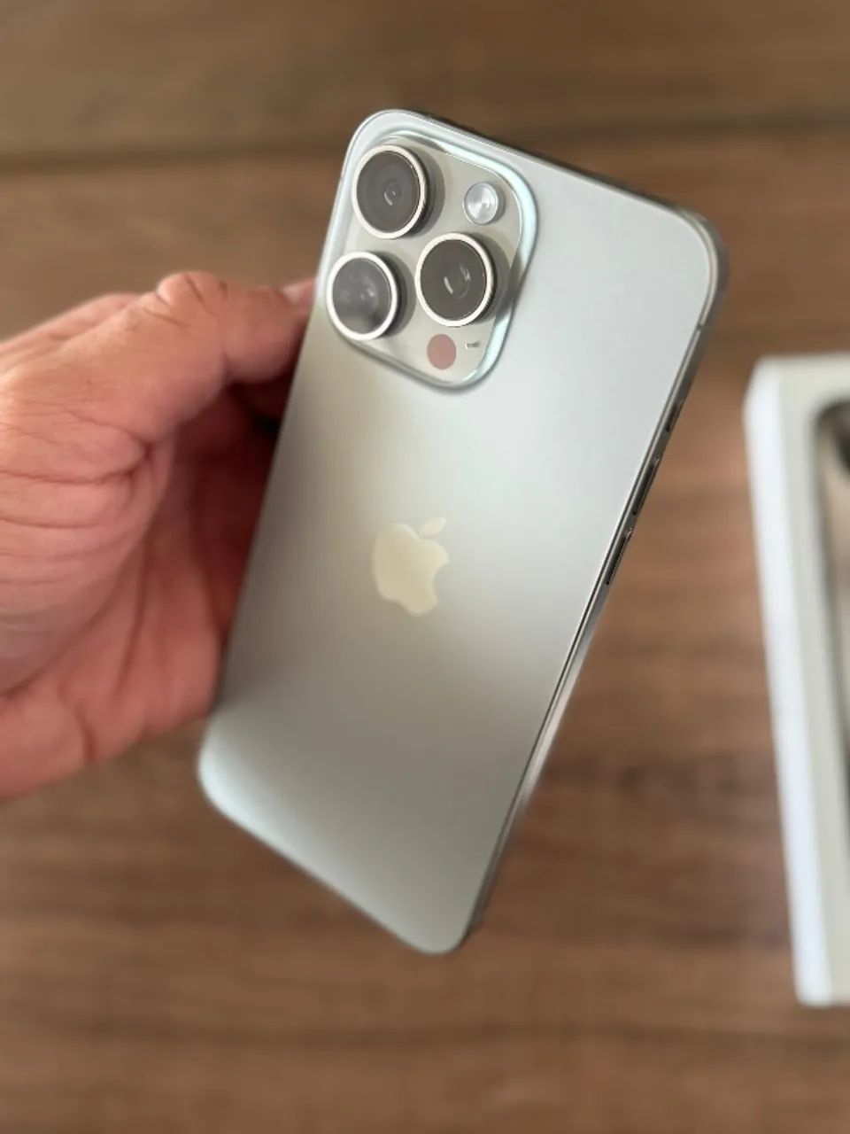 iPhone 15 Pro - 256GB - Titanium Silver - Celulares e Smartphones