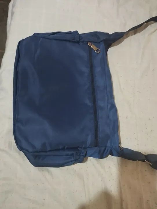 Eu estou vendendo uma bolsa novinha é só pegar é usar quem estiver enterecado 