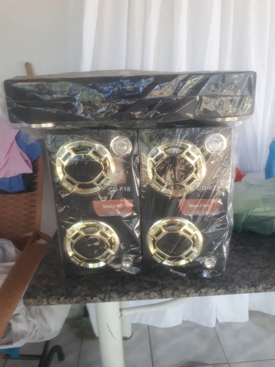 Caixa de Som com DVD Player