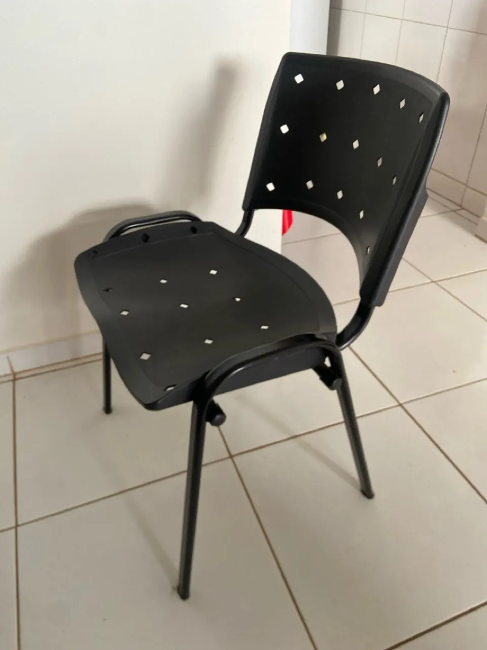 caideira preta e confortável