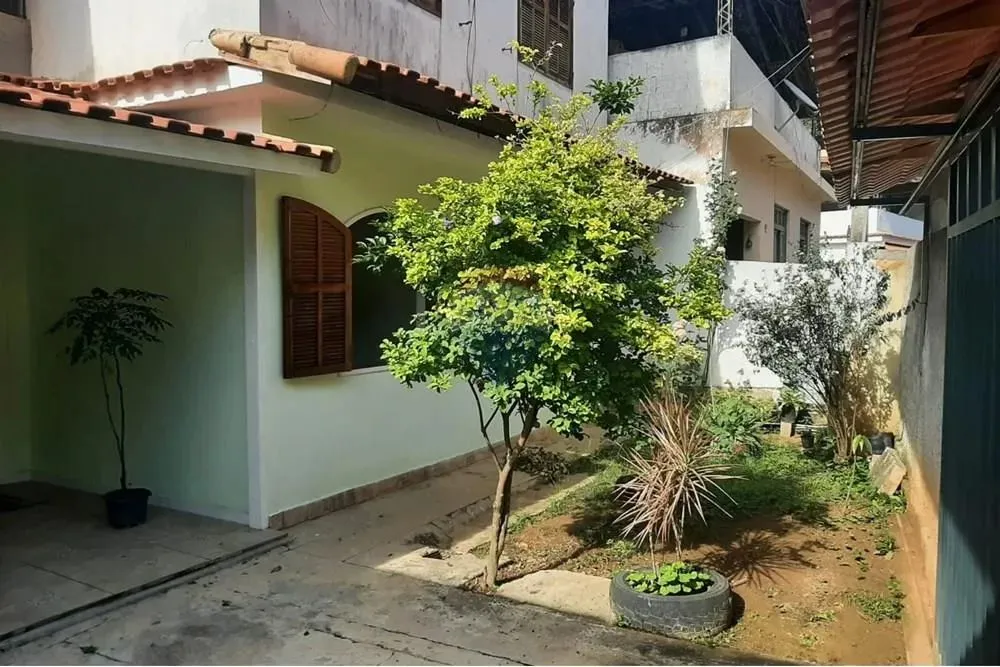 Seu Novo Lar em Cantagalo Casa com 3 Quartos e Vista Surpreendente da Serra