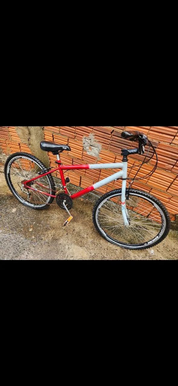 Bicicleta vermelha e cinza aro 26 - Foto 4