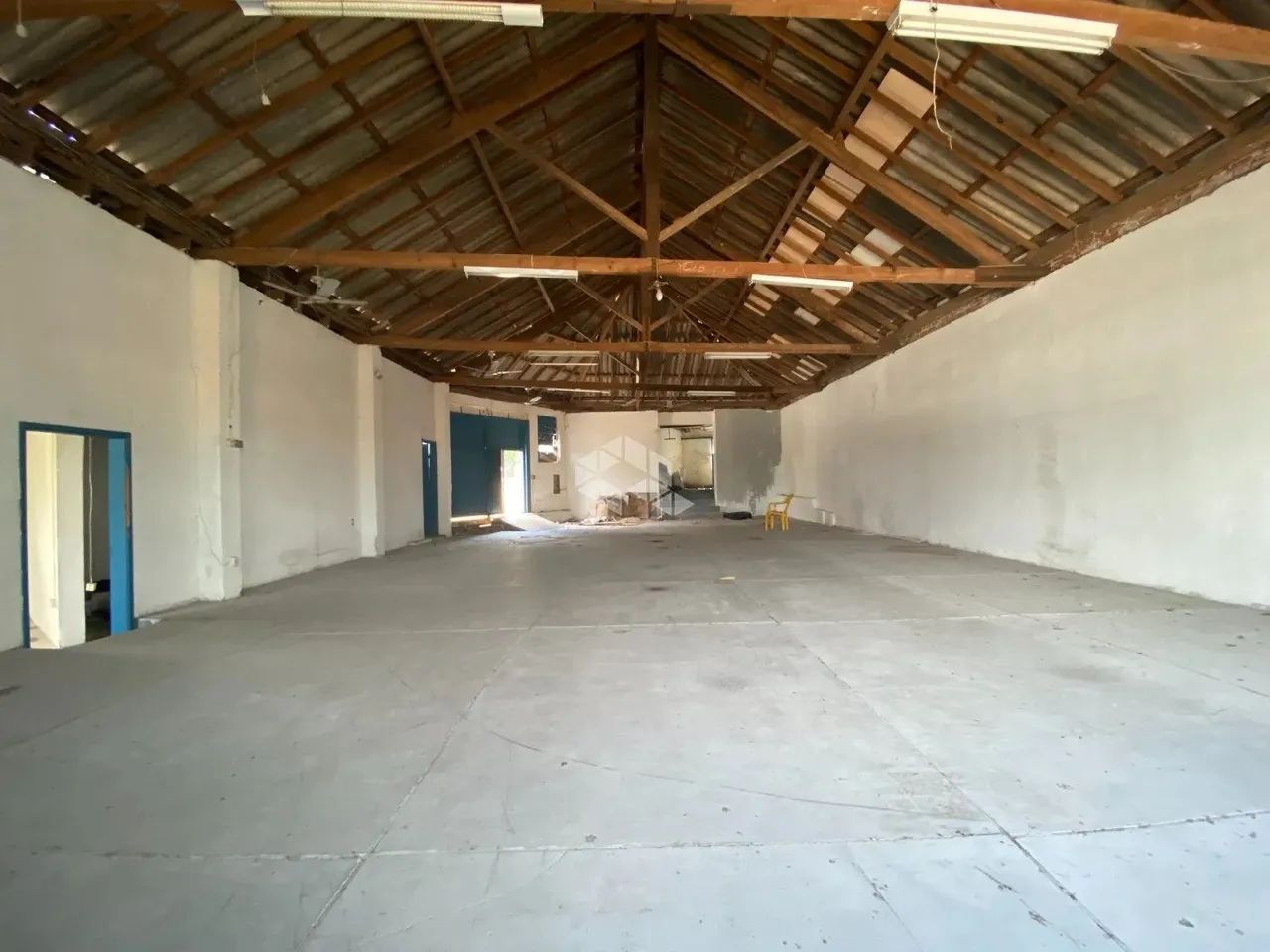 Terreno/Pavilhão de esquina no Bairro Medianeira, próximo antigo estágio Olímpico, Porto A - Foto 4