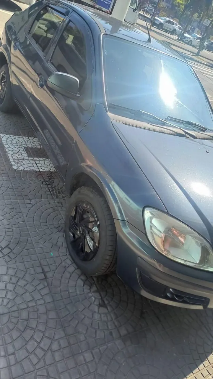 Vendo um Chevrolet Prisma Completo impecável